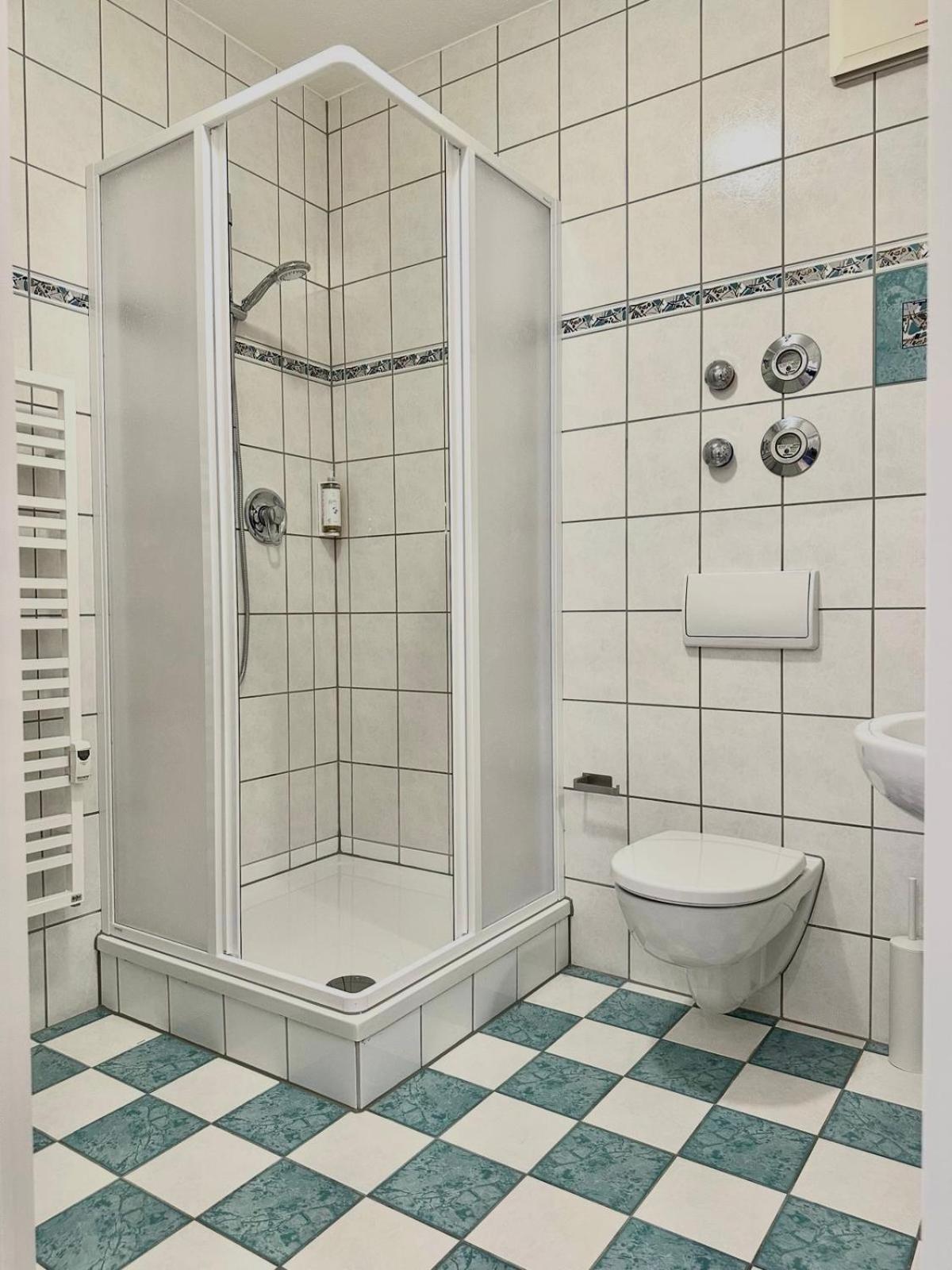 Raha Apartments - Modernes Studio-Apartment - Hbf - Gratis Parkplatz Эрфурт Экстерьер фото