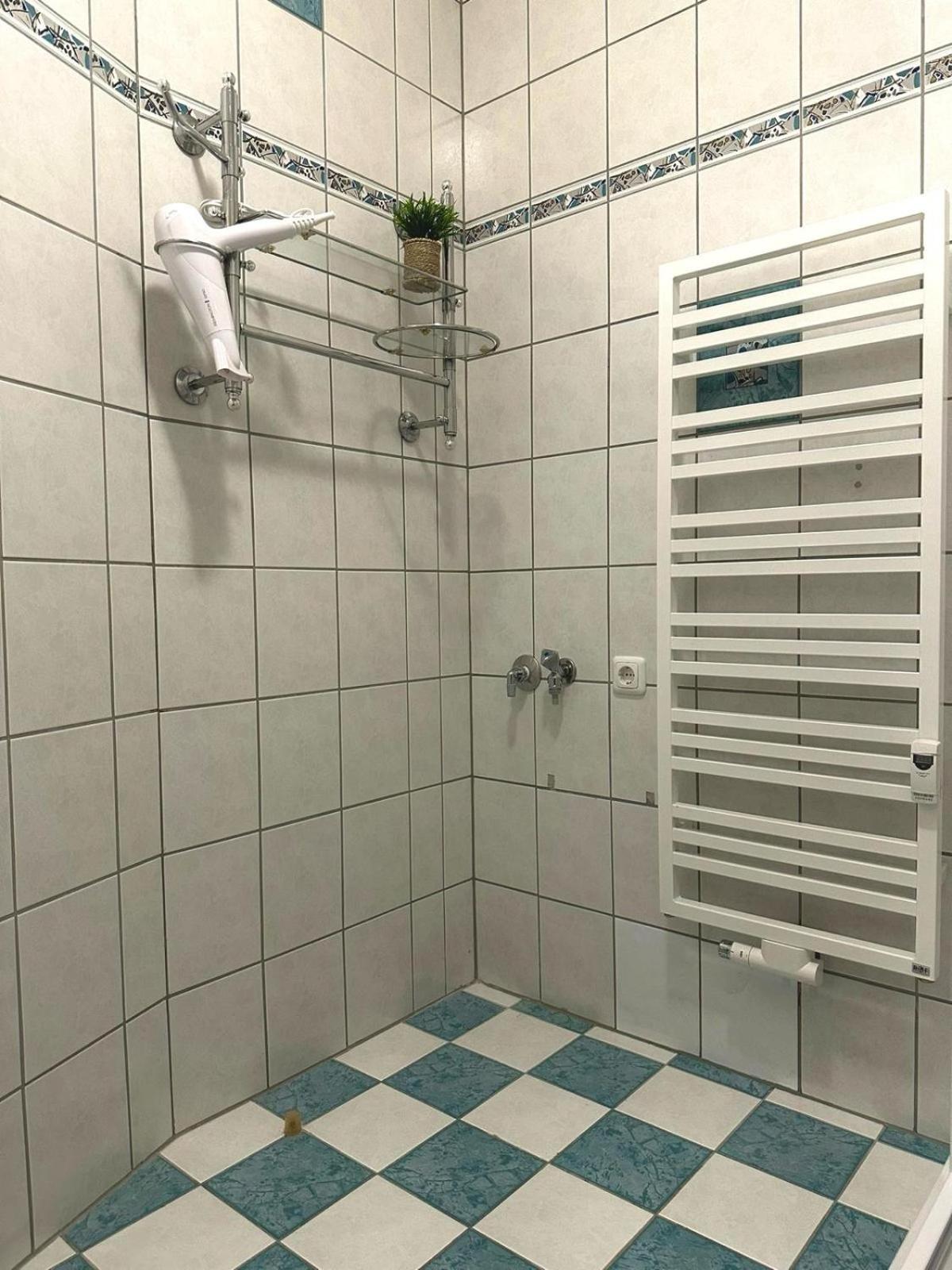 Raha Apartments - Modernes Studio-Apartment - Hbf - Gratis Parkplatz Эрфурт Экстерьер фото