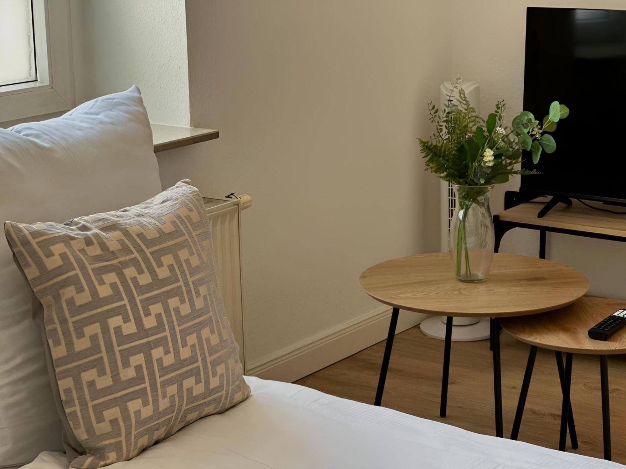 Raha Apartments - Modernes Studio-Apartment - Hbf - Gratis Parkplatz Эрфурт Экстерьер фото