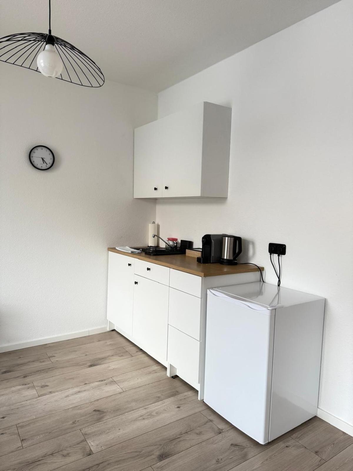 Raha Apartments - Modernes Studio-Apartment - Hbf - Gratis Parkplatz Эрфурт Экстерьер фото